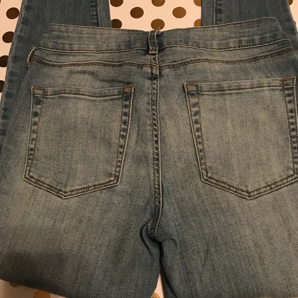 Mid Rise Jeans - Picture 2 of 8